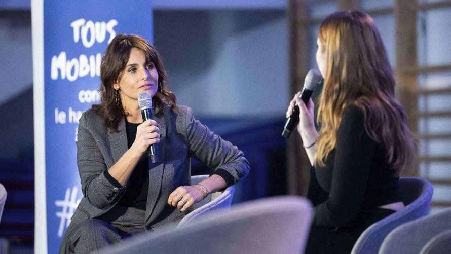 Faustine Bollaert : ses voisins "n'en peuvent plus" et Michel Sardou n'y est pas pour rien