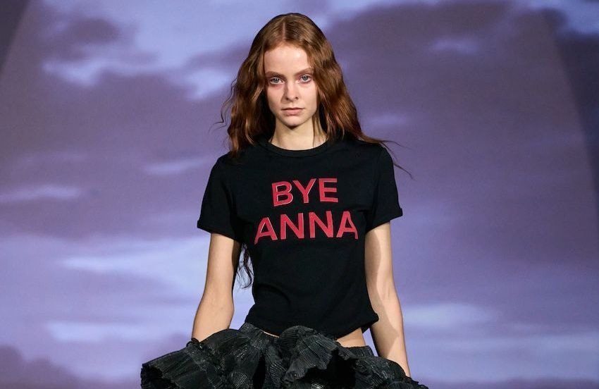 Le t-shirt « Bye Anna » qui amuse (et agite) la Fashion Week de Londres