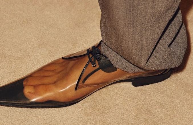 Pourquoi ces chaussures dévoilées au défilé Saint Laurent font-elles le buzz sur les réseaux ?