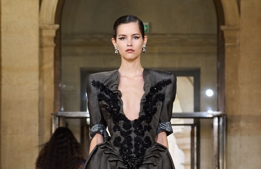Le « Vampcore » : quand la mode succombe à nouveau au charme du vampirique