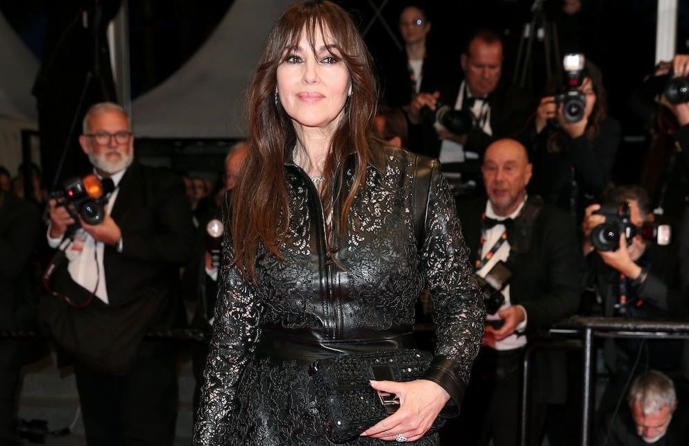 Monica Bellucci bouscule les codes à Cannes avec son allure goth-glam signature