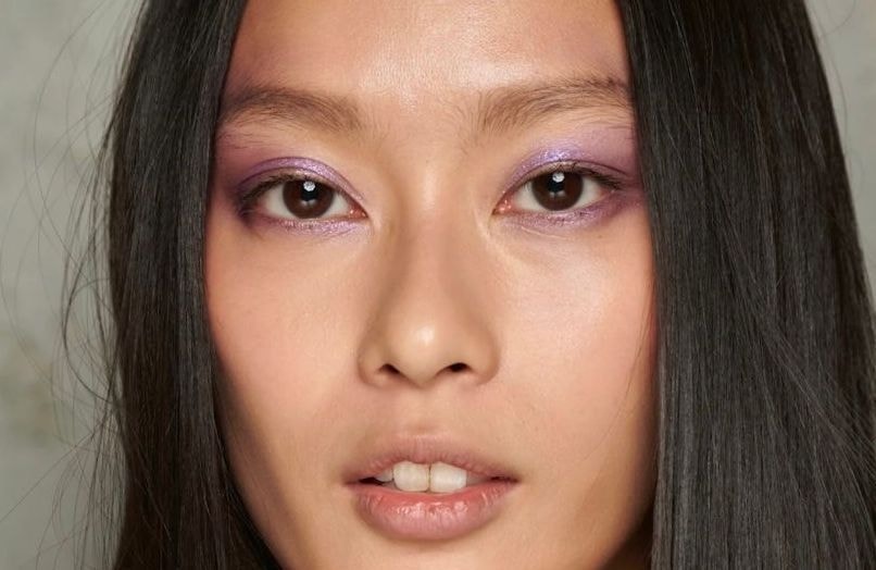 Après 40 ans, cette couleur de fard à paupières défatigue instantanément le regard
