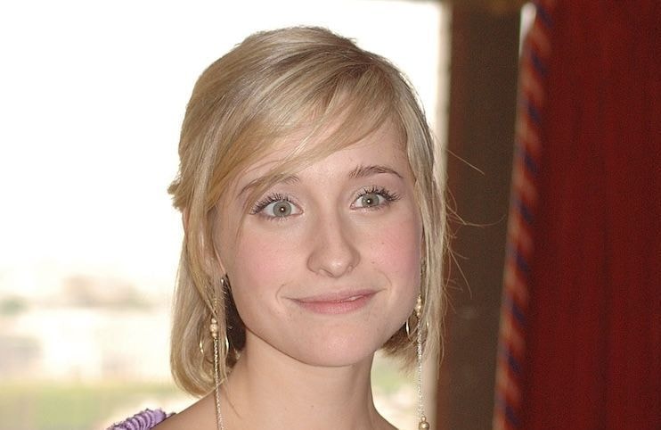 Allison Mack (« Smallville ») se confie pour la première sur son rôle dans la secte NXIVM
