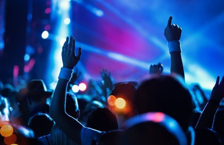 À Paris, quatre adolescentes auraient été victimes de piqûres sauvages dans une “teen party