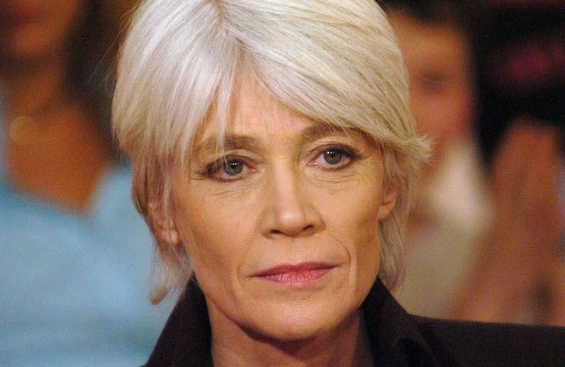 Mort de Françoise Hardy : Carla Bruni, Juliette Binoche, Étienne Daho… Les hommages se multiplient