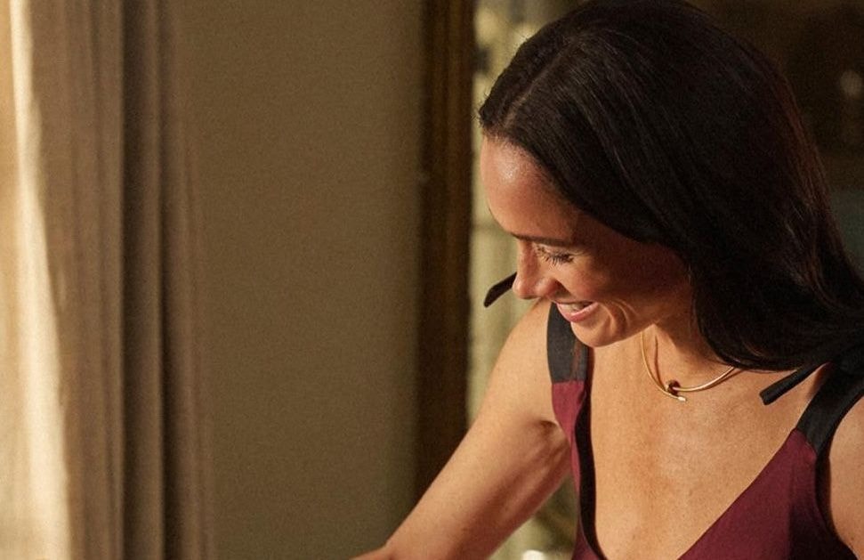 Avec cette petite robe rouge, Meghan Markle signe déjà le look star de nos soirées d'été