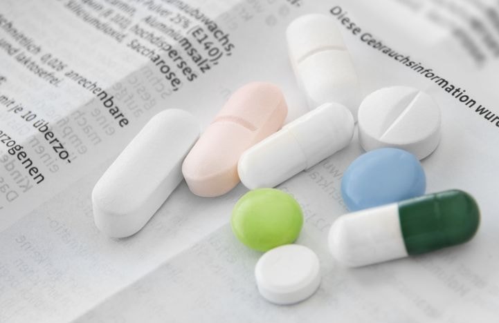 Médicaments: des associations exigent le maintien de la notice papier