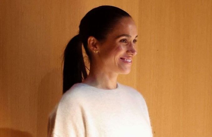 Oubliez le jean flare : Meghan Markle mise sur ce bon vieux basique des années 2000 qui allonge la silhouette