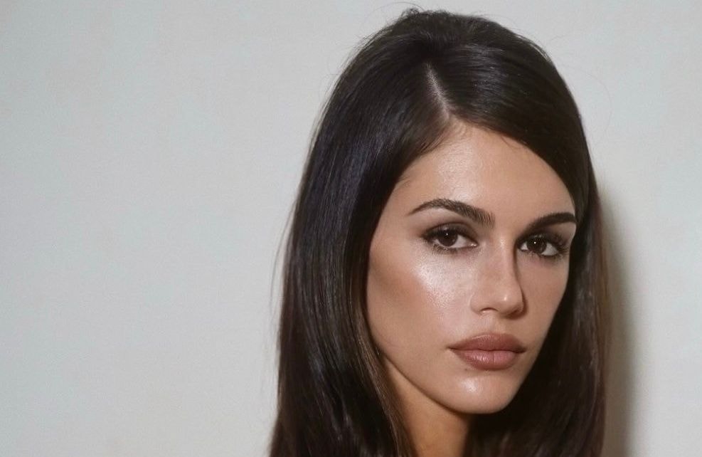 Kaia Gerber, Amal Clooney… Leur astuce coiffure imparable pour affiner le visage en 60 secondes