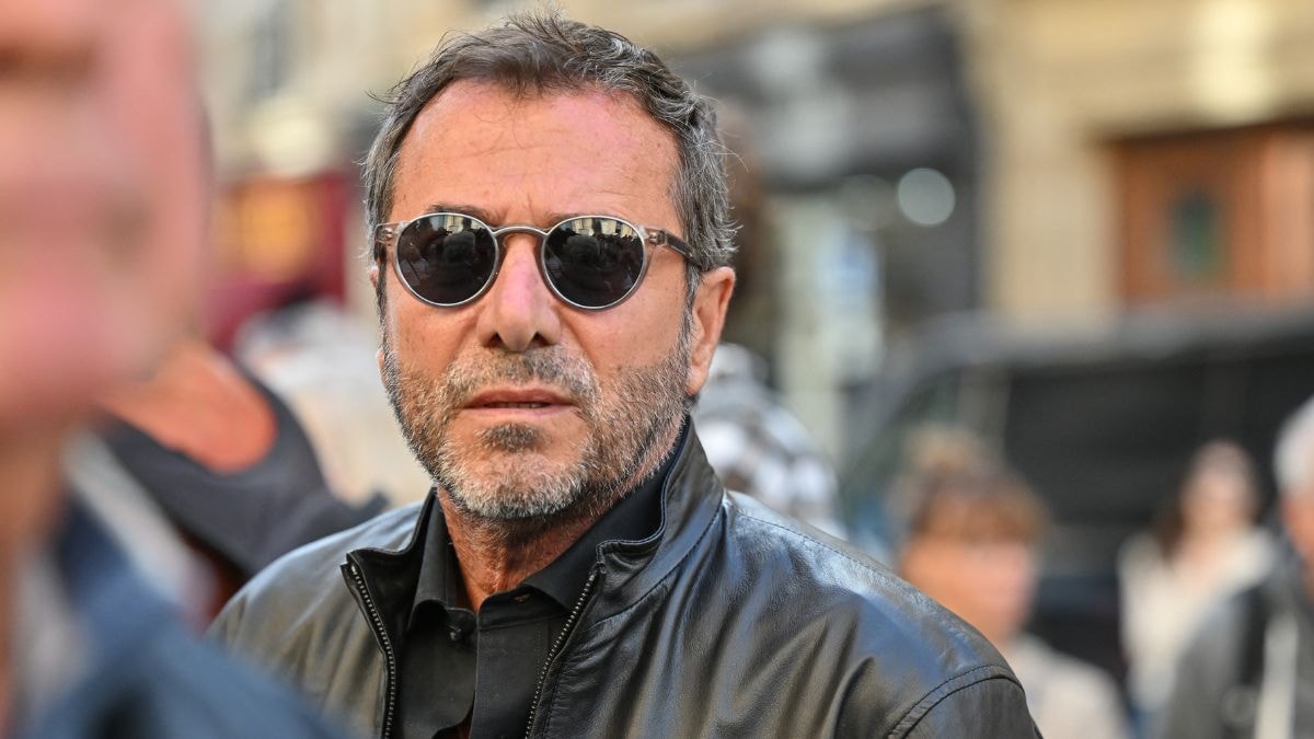 Bernard Montiel "un ami à Brigitte Macron", "une quiche", "un courtisan inodore" : les attaques contre celui qui succède à Jean-Luc Lemoine