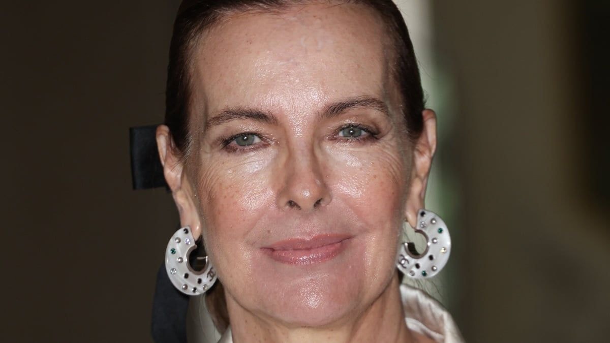 Carole Bouquet : son restaurant préféré à Paris, cette adresse mythique où le poulet-frites coûte… 102 euros !