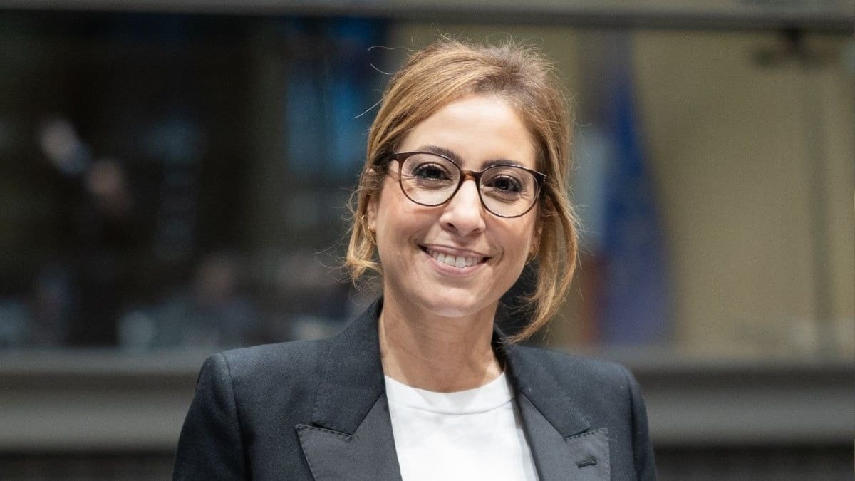 Léa Salamé : loin du JT, elle se retranche en secret dans "l'endroit le plus sublime" de Corse avec Raphaël Glucksmann