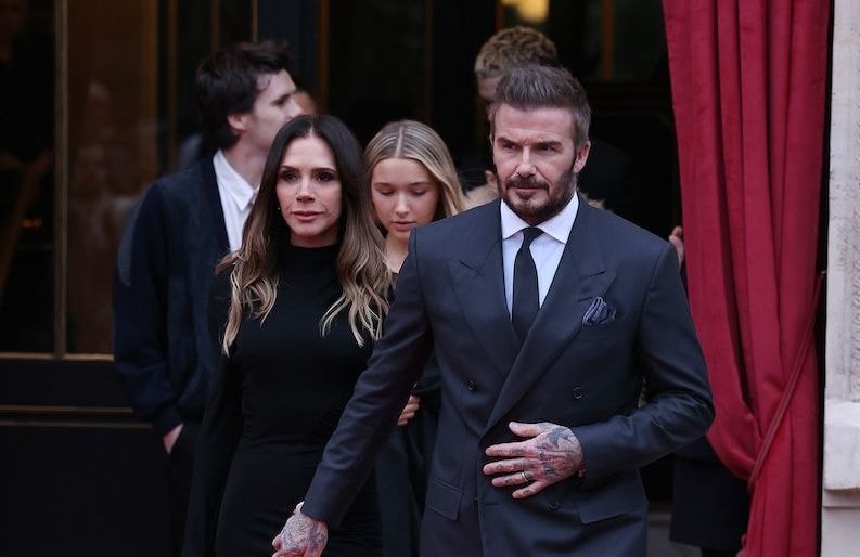 Costumes chics et robes élégantes : le clan Beckham fait sensation au premier rang du défilé Victoria Beckham