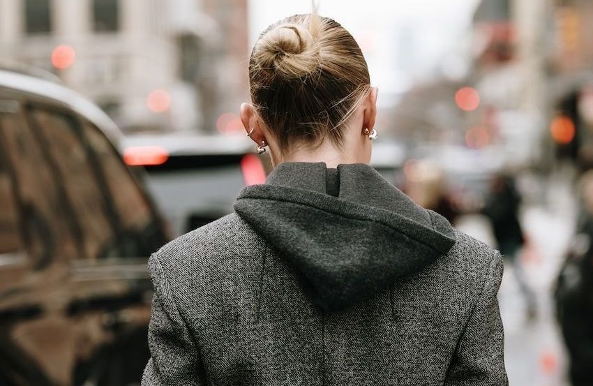 Ces 6 couleurs de vêtements peuvent envoyer un message de manque de confiance en soi selon les psychologues