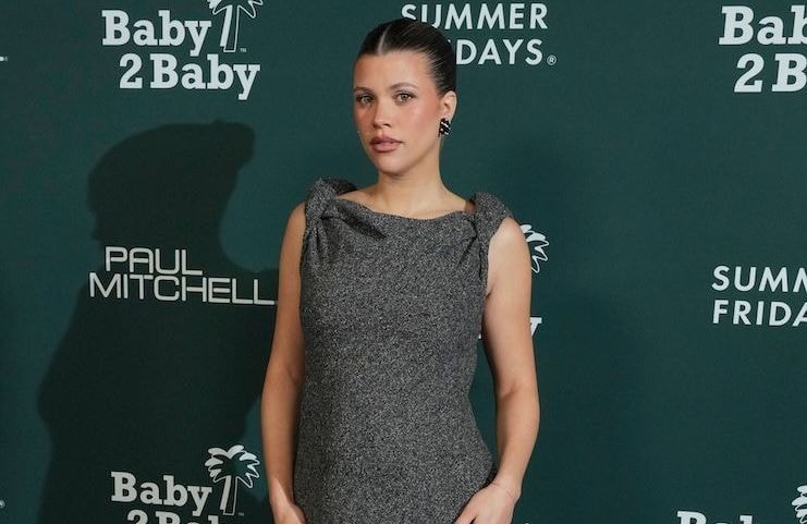 Robe sirène et look minimaliste : Sofia Richie Grainge, nouvelle muse du « less is more » selon The Row