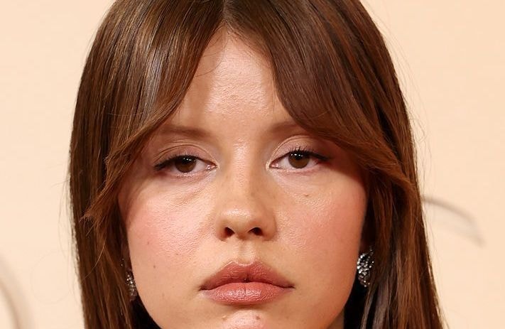 La frange en « U » : l’astuce tendance pour sublimer votre visage ce printemps