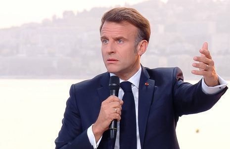 « Ces débats méritent mieux » : Emmanuel Macron et Hugo Clément s’écharpent sur la fast-fashion