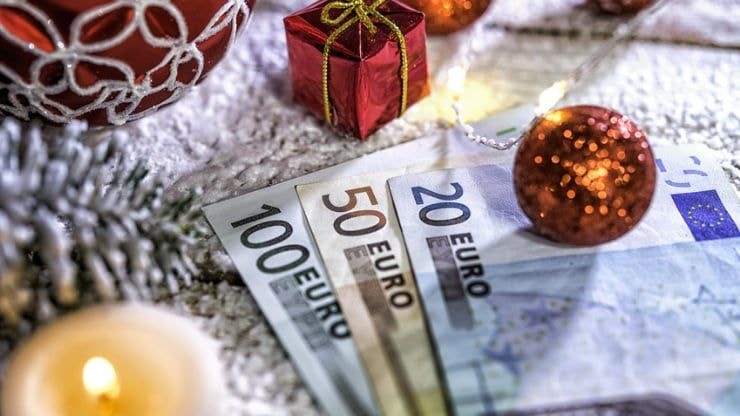 Fêtes de fin d'année : 3 solutions pour faire un cadeau à un salarié à domicile