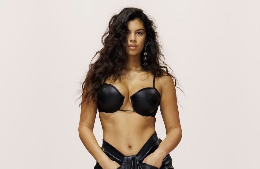 Au défilé Givenchy, ce mannequin midsize a ébloui la Fashion Week de Paris