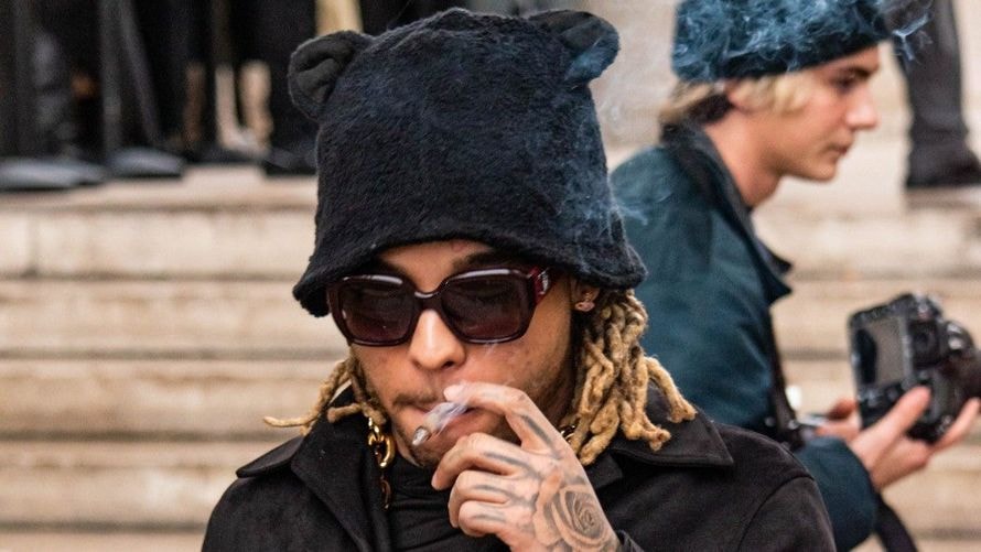 Zola, rappeur français de 23 ans, a totalement disparu après la libération de l’homme qui a tué sa mère : les fans très inquiets