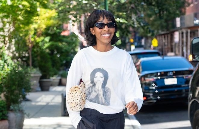 Cet été, les crop tops passent au second plan : voici le t-shirt que l'on portera tout l'été