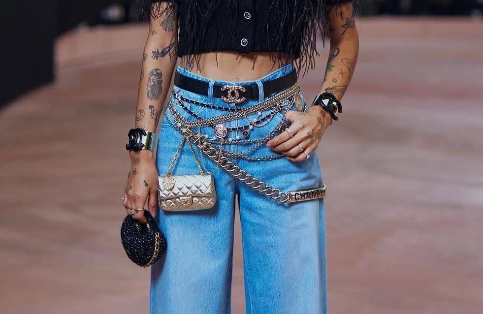 Repérée sur les réseaux sociaux, cette tendance bijou va rehausser vos jeans ce printemps