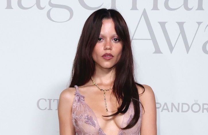 Minimaliste et sensuel : ce collier iconique des 90’s s’invite à nouveau sur nos décolletés