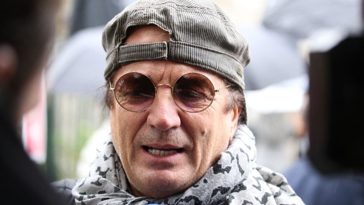 Francis Lalanne, grand amateur de bonne chère : cette fabuleuse adresse parisienne qui lui fait vivre un "voyage culinaire unique" depuis 1998