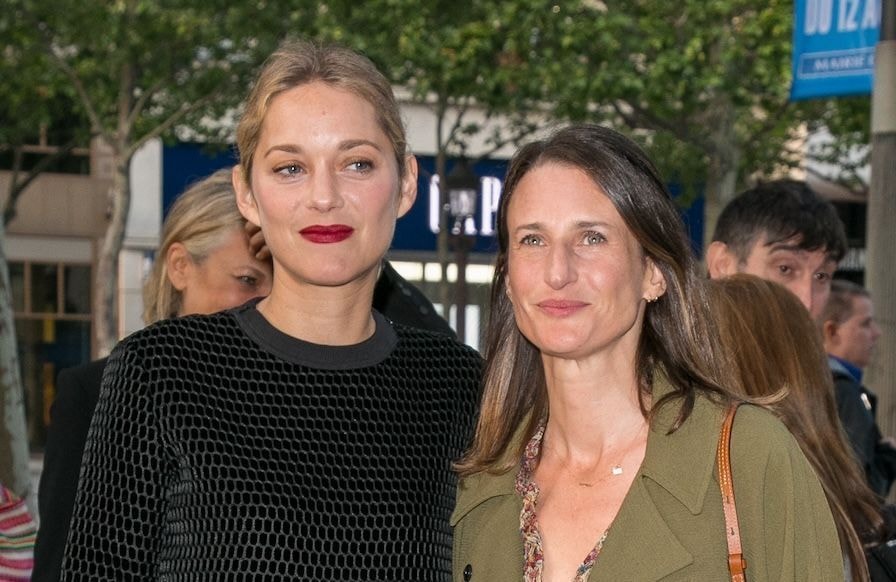 Camille Cottin en couple avec Marion Cotillard ? L’actrice répond avec humour