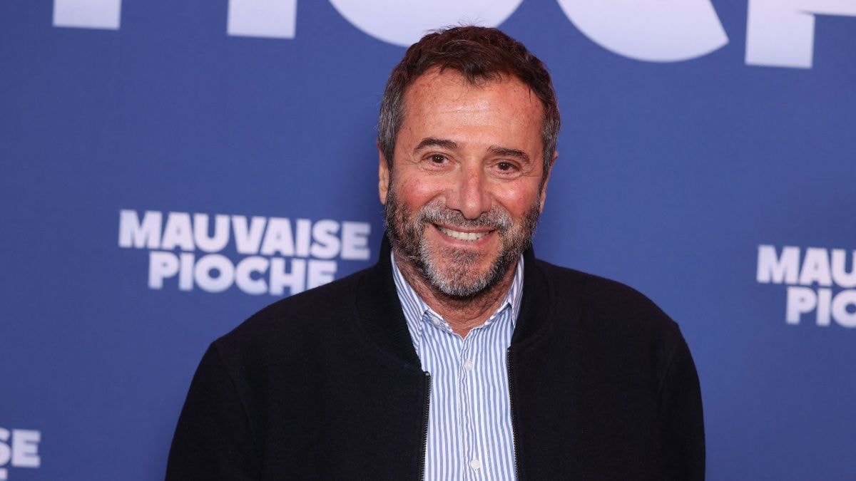 Bernard Montiel : omelette, œuf mayo, tiramisu… cette brasserie parisienne ultra-branchée où il aime déjeuner avec Kelly Vedovelli
