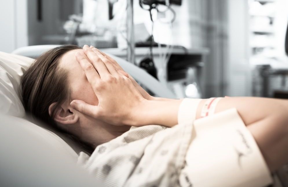 Sexisme médical : les symptômes des femmes souvent minimisés, une enquête alerte