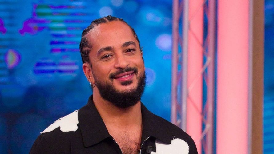 Slimane change de look : Eurovision ? Non, Mister France !