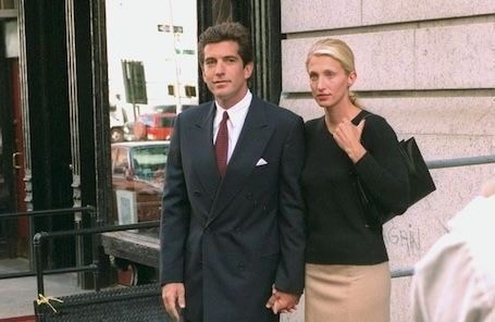 Pourquoi la garde-robe de Carolyn Bessette-Kennedy reste l’un des plus grands mystères de la mode ?