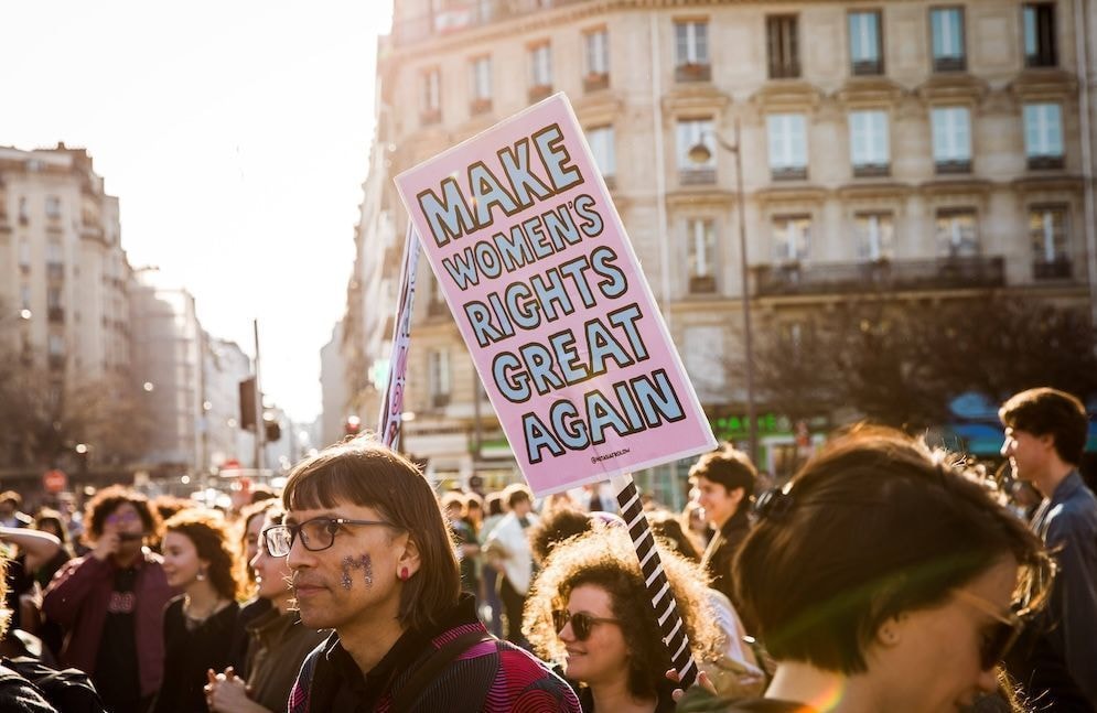 Violences faites aux femmes : la France coupe son aide à des ONG féministes, 5 000 vies en jeu