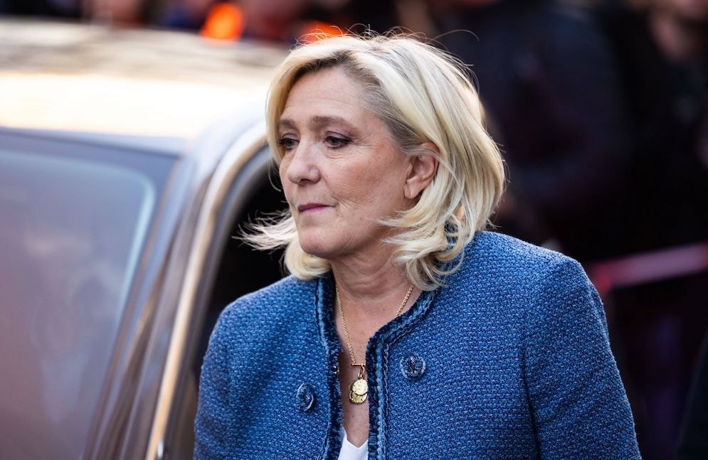 Marine Le Pen inéligible… mais toujours élue locale : pourquoi ?