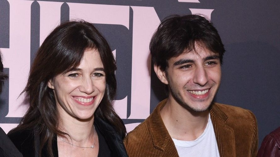 "Elle ne décroche même plus" : Ben Attal et sa mère Charlotte Gainsbourg en guerre, il se confie sur leur relation compliquée