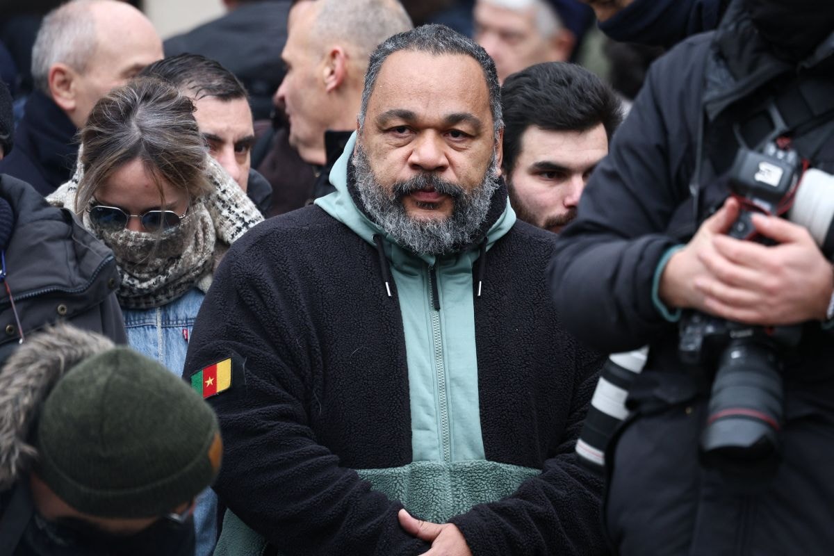 Dieudonné injustement persécuté ? Ses fans dans une colère noire : "Ce n'est pas normal !"