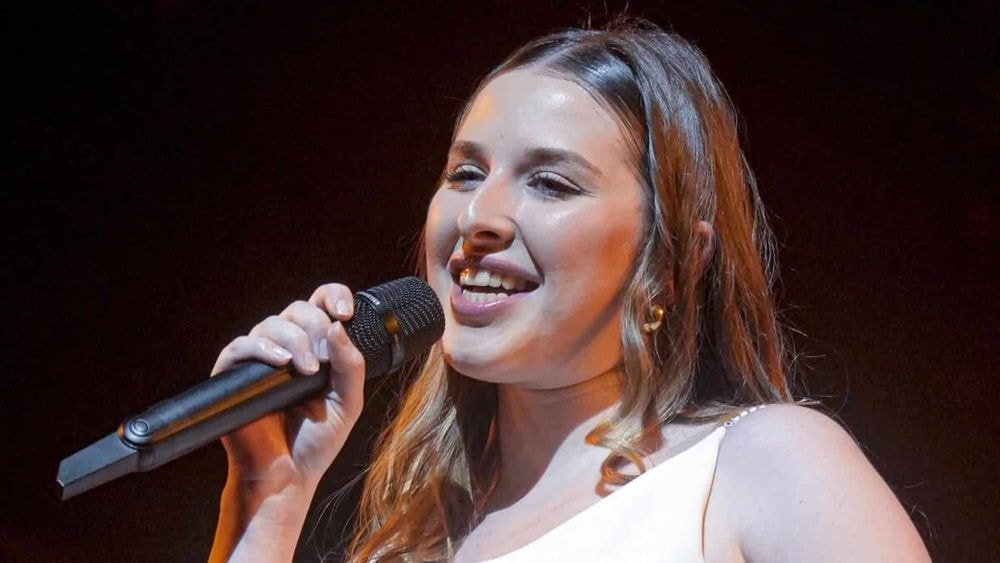 Héléna Bailly : accident sur scène, ses fans viennent à son secours !