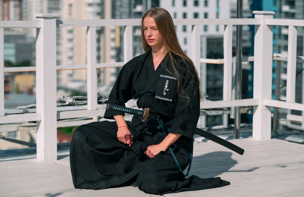 Qu’est-ce que le Sword Yoga, cette nouvelle discipline venue de New York qui fait déjà parler d’elle ?