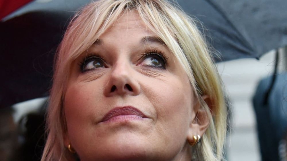 Flavie Flament divorcée de Benjamin Castaldi : "Pour la pension alimentaire, ça ne marche pas !", la sortie choc de Cyril Hanouna au pire moment