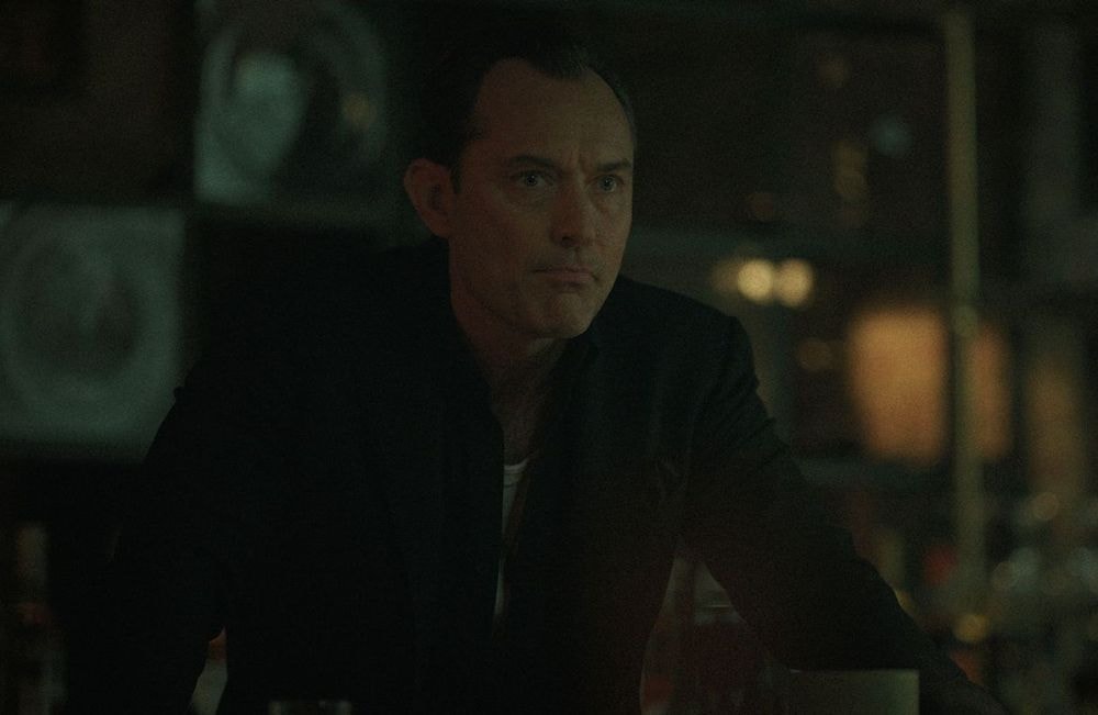 Netflix : en seulement 24h, cette mini-série avec Jude Law est l’une des plus regardées