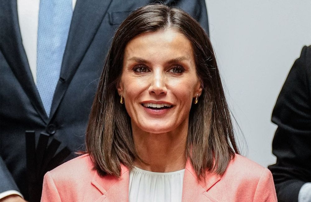 Letizia d'Espagne succombe à ce top au style typiquement français