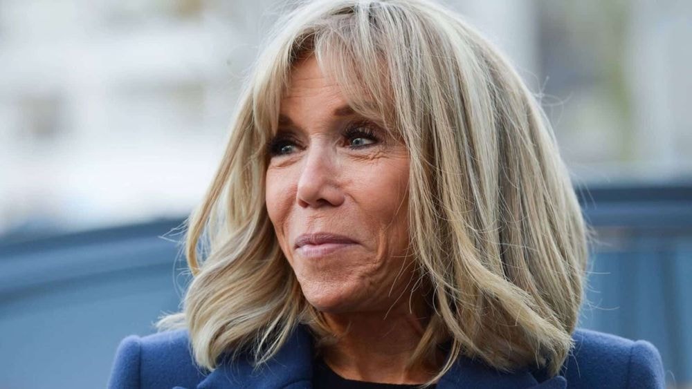 "Elle souhaite qu'on lui en serve pas cinq, mais dix" : À 71 ans, Brigitte Macron se nourrit exclusivement de…