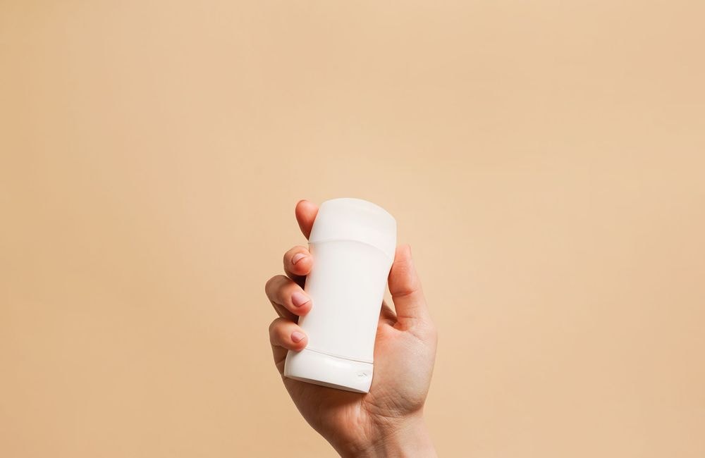 Déodorant pour le corps : est-il vraiment bon de l’appliquer sur le visage, les seins ou le dos ?