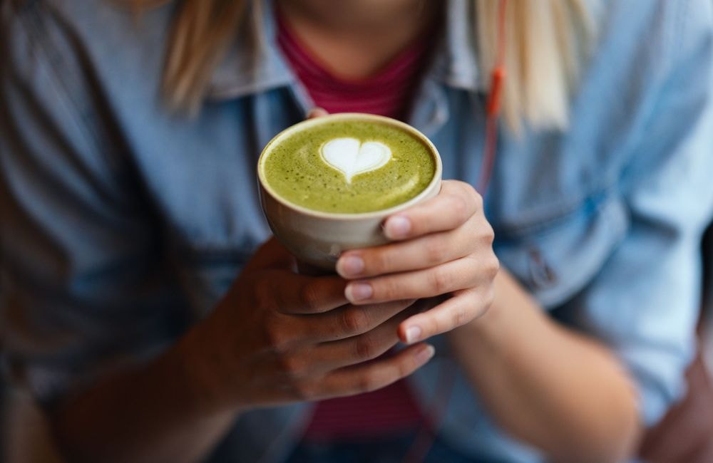 Le matcha peut-il vraiment nuire à vos cheveux ? Ce qu’en disent les experts