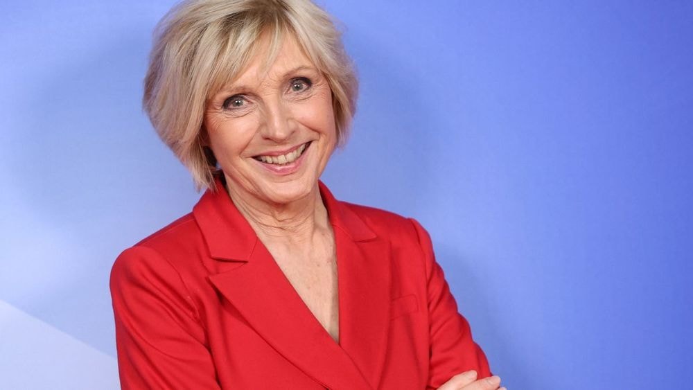 Evelyne Dhéliat revient sur le diagnostic de son cancer : “Vous avez une épée de Damoclès au-dessus de la tête”