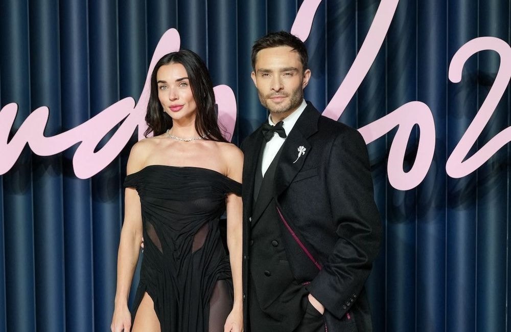 Ed Westwick dévoile les coulisses de son Noël avec sa femme Amy Jackson et son fils Oscar