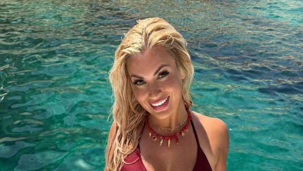 Carla Moreau envahie par les sangliers dans son château pendant ses vacances : "On ne peut pas sortir à l'extérieur !"