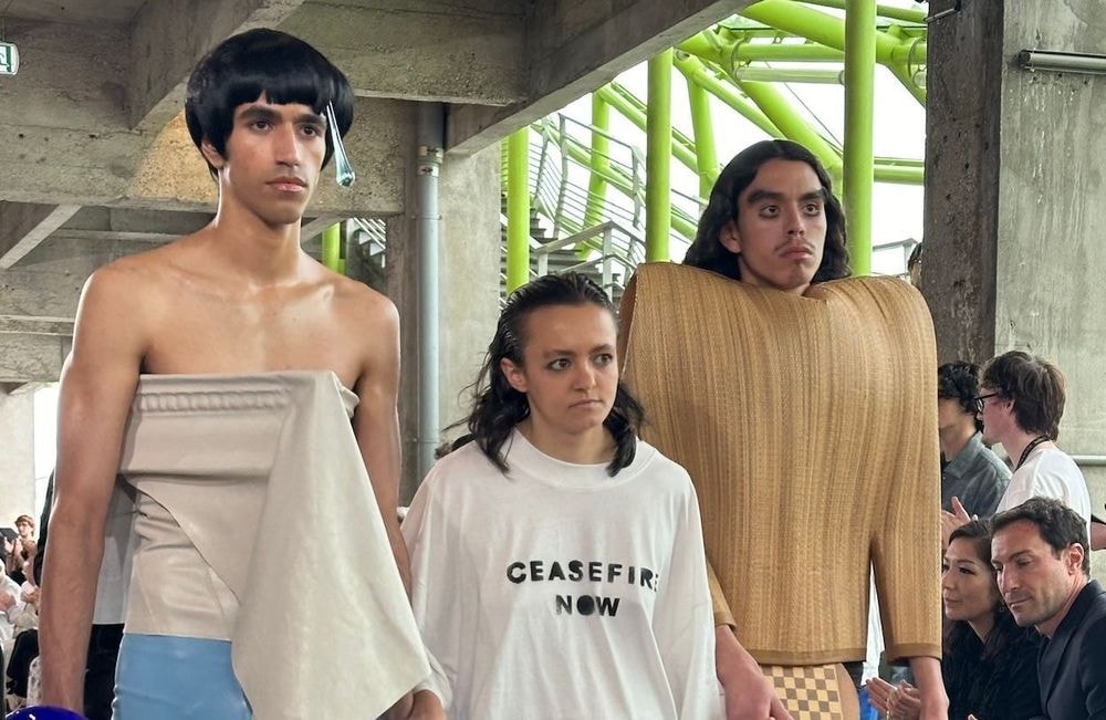 « Ceasefire now » : la Fashion Week de Paris s’ouvre sur une note politique