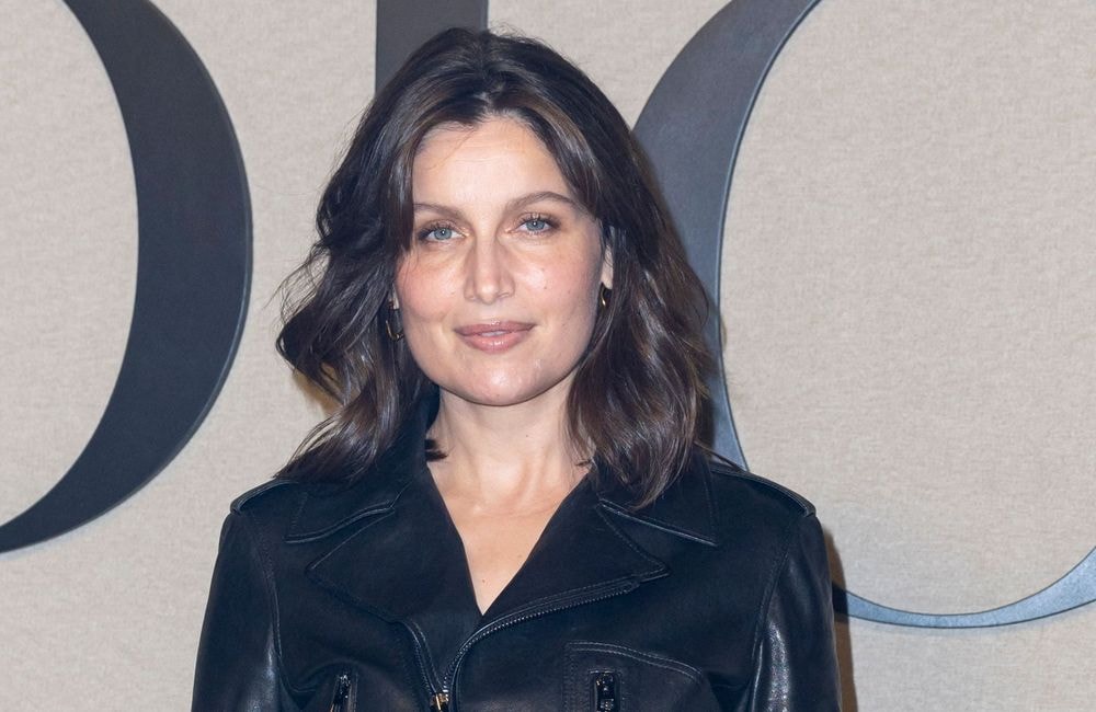 Laetitia Casta : sublime avec une mise en beauté glamour et intemporelle au défilé Dior